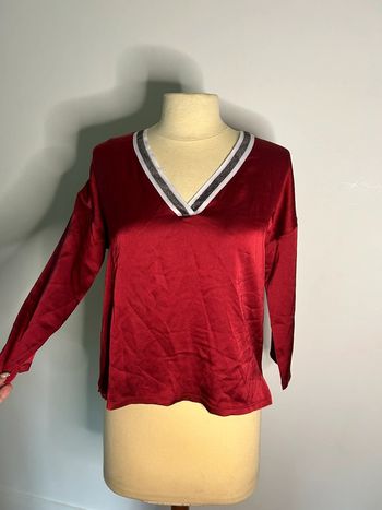 Top rouge col V léger