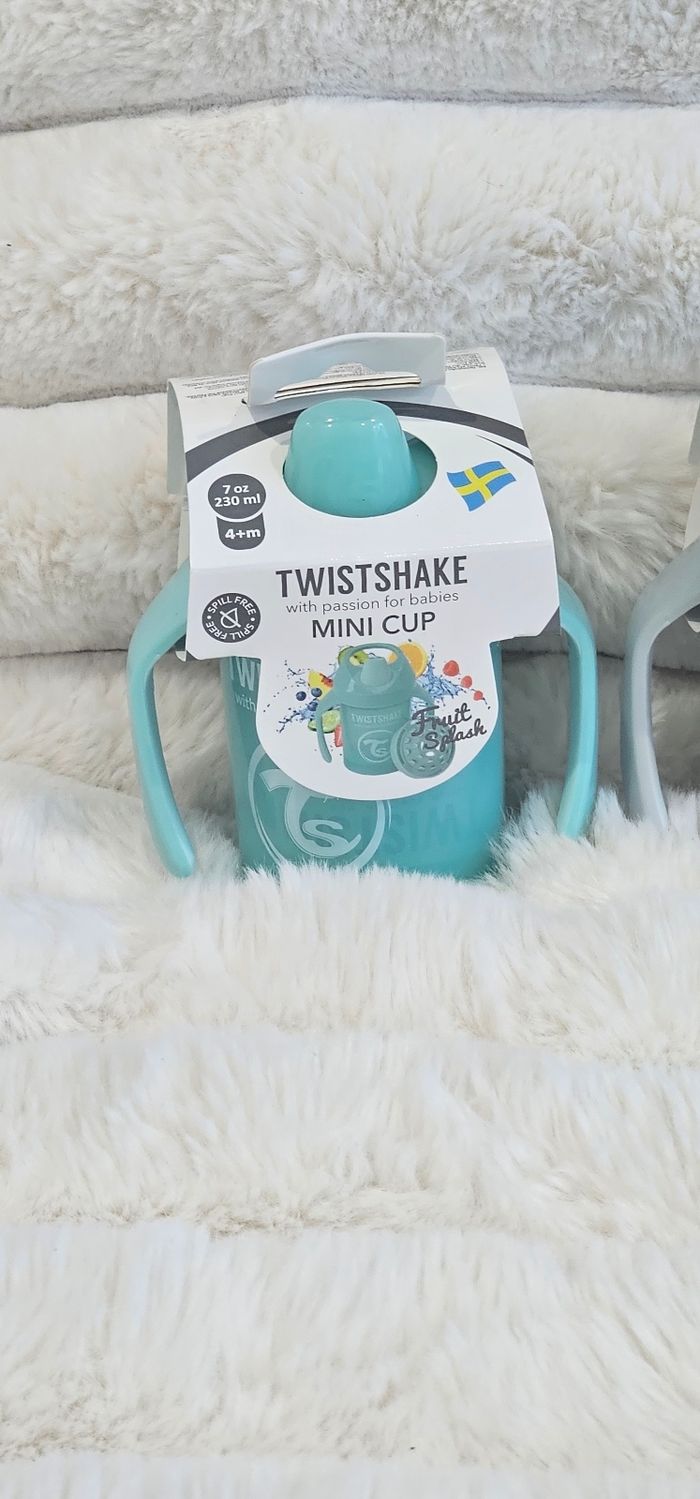 Lot de 2 tasses d'apprentissage Twistshake neuves - photo numéro 2