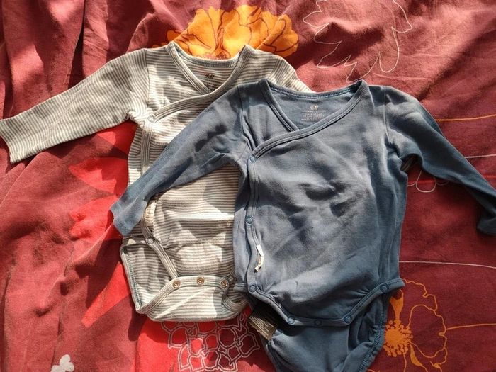 Lot 2 bodies h&m 4/6m tbe