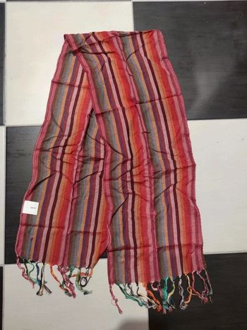 Écharpe rayée rouge orange Yves Rocher