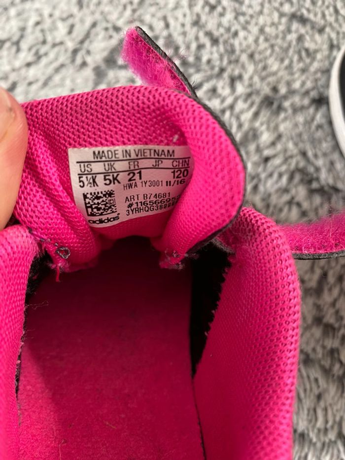 Baskets Adidas fille noires et rose - taille 21 - photo numéro 2