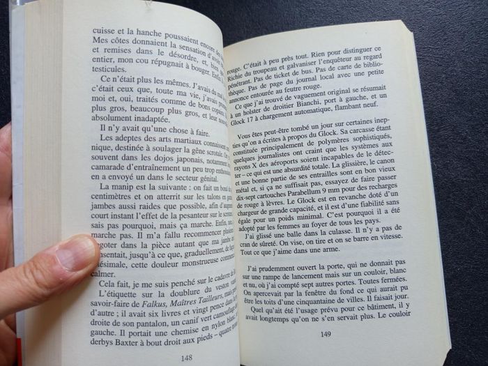 Livre - Tout est sous contrôle - Hugh Laurie - photo numéro 5