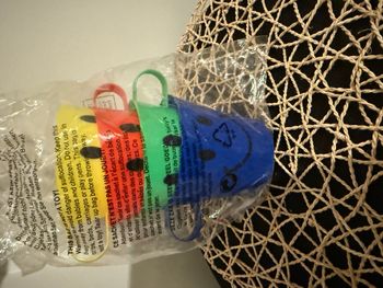 Tasses en plastique sans BPA Dependable Industries Inc. Essentials, lot de 4, avec visage souriant