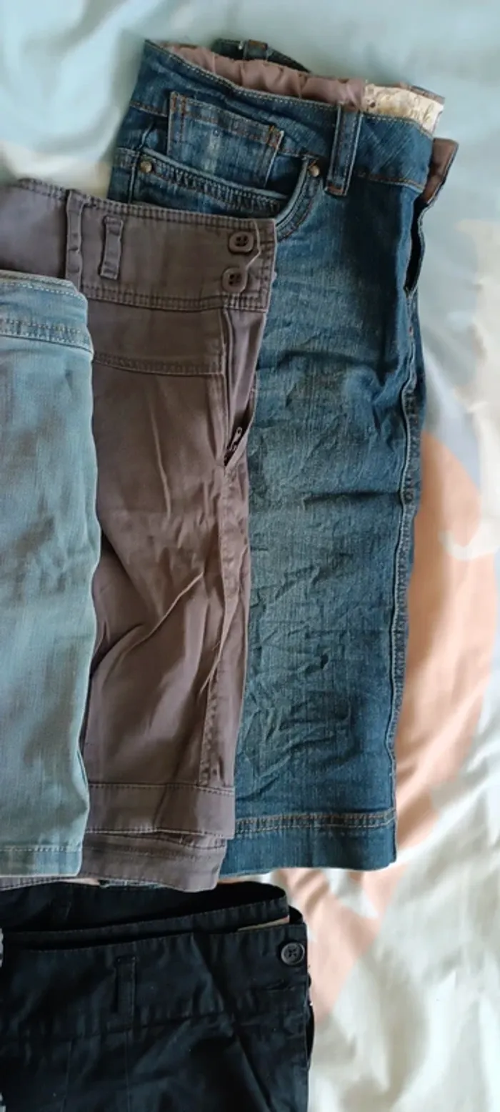 Lot 4 jupes + 2 shorts 40/42 - photo numéro 2