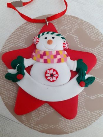 bonhomme de neige sur une étoile