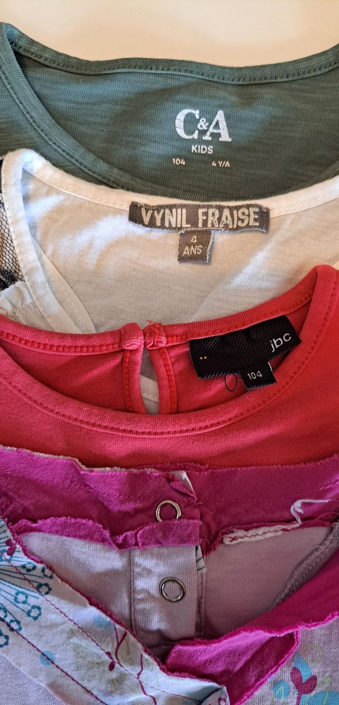 Lot de 4 t-shirts MC fille 4 ans TBE - photo numéro 10