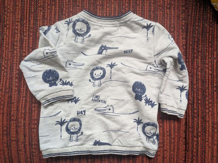 Lot vetements 9 mois (pulls et 1 ensemble pull jogging mickey) - photo numéro 5