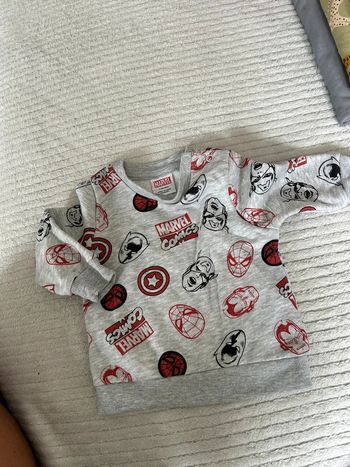 Pull Marvel gris