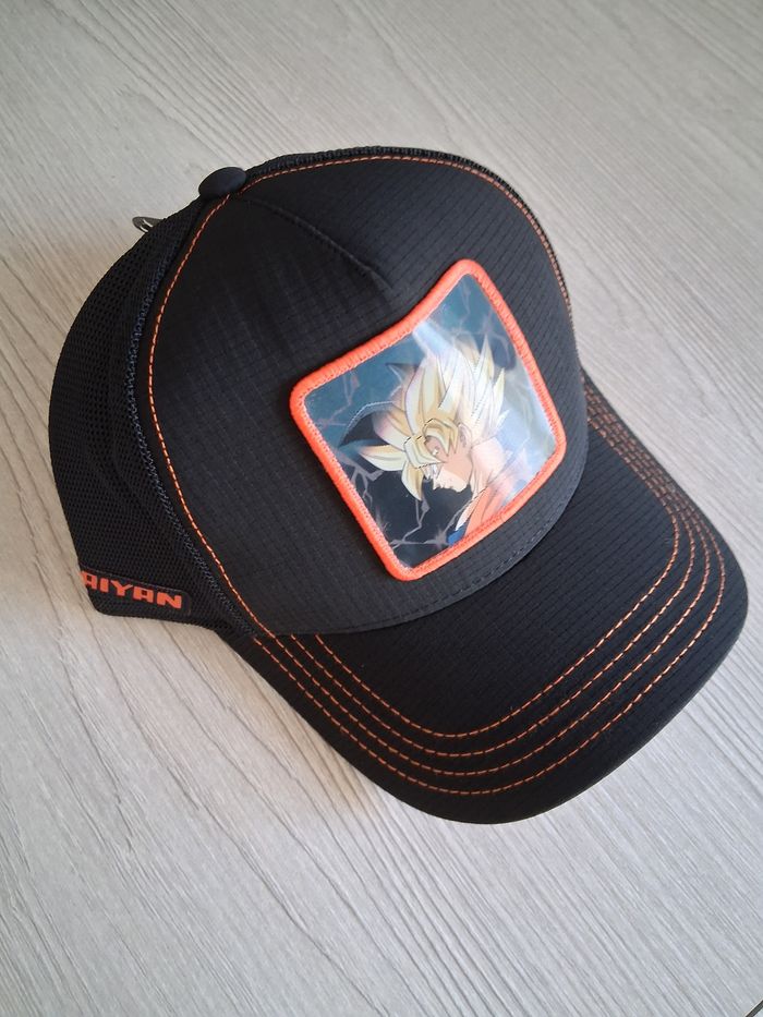 Capslab Casquette dragon ball z  authentique hologramme 3D - photo numéro 3