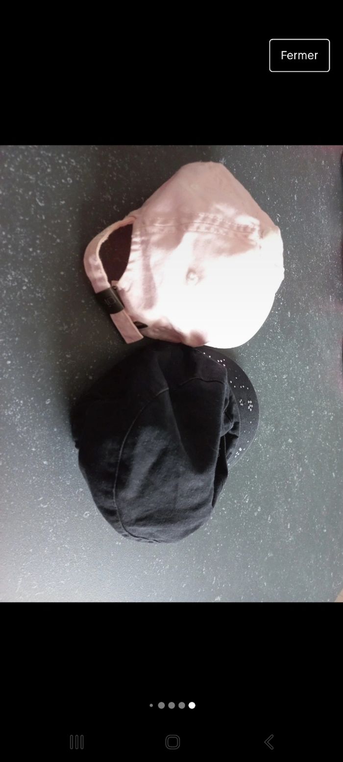 2 casquettes t 52 - photo numéro 6