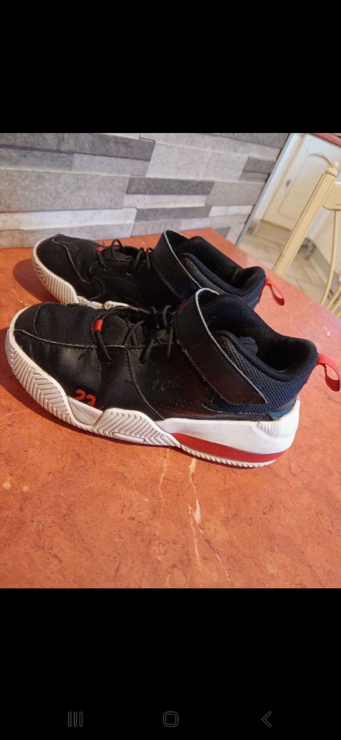 Baskets Jordan taille 33.5 - photo numéro 4