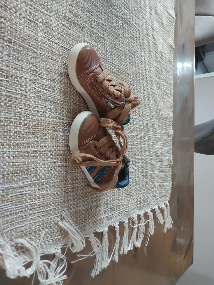 Chaussures garçon taille 19 - photo numéro 2