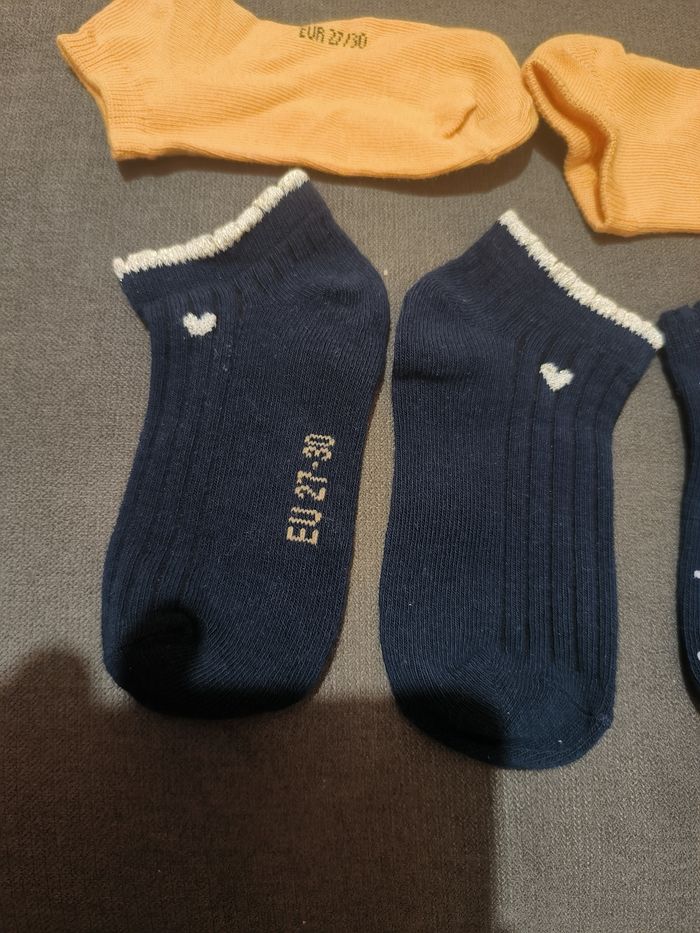 Vend chaussettes filles 27 30 jamais porté - photo numéro 2