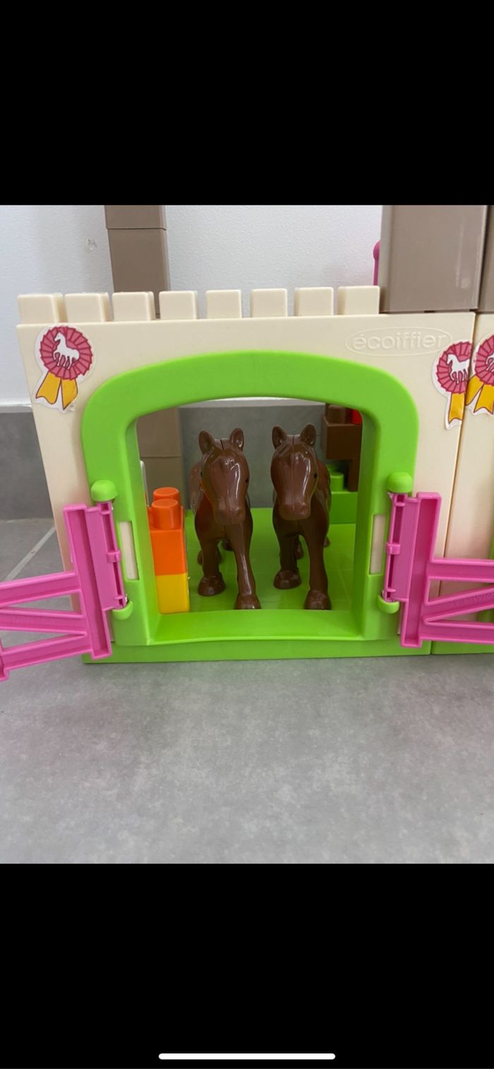 Écurie avec chevaux - photo numéro 4