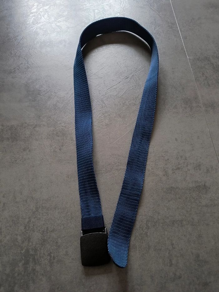 Vends ceinture homme nylon et plastique 120 cm.