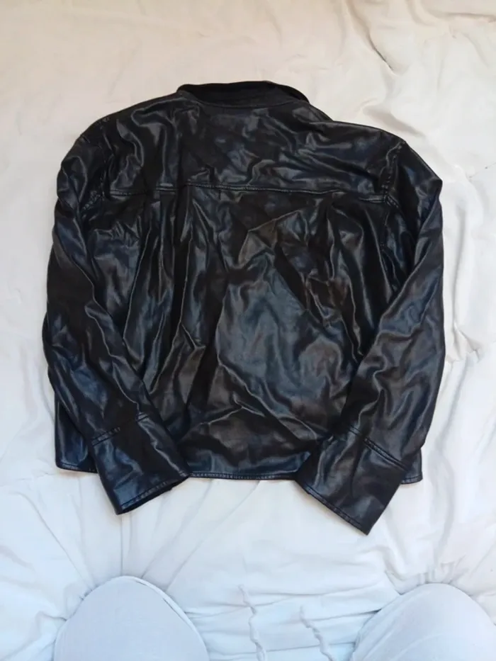 Chemise Zara simili cuir - photo numéro 3