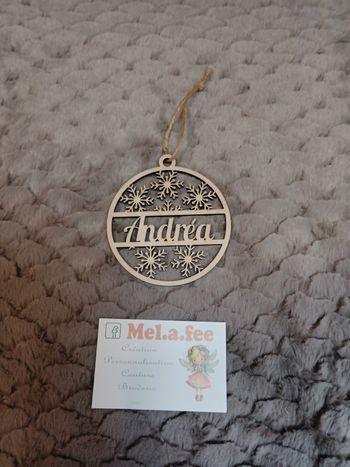 Boule de Noël en bois personnalisé