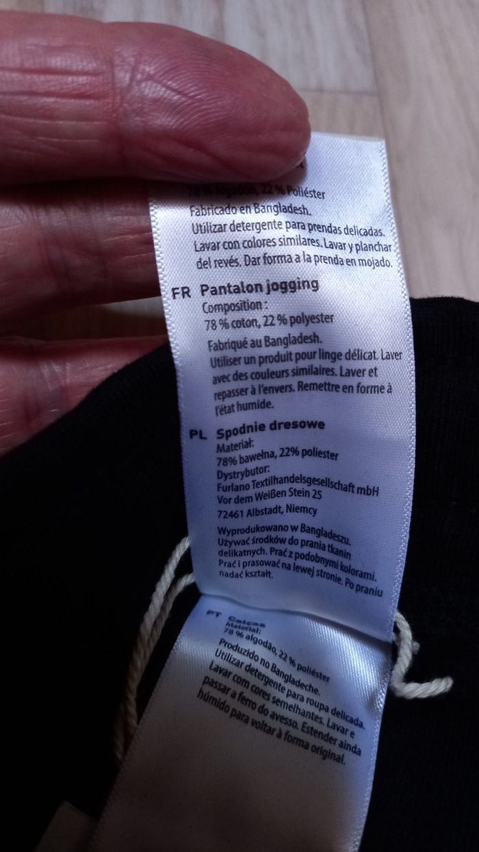 Pantalon de jogging neuf - photo numéro 7