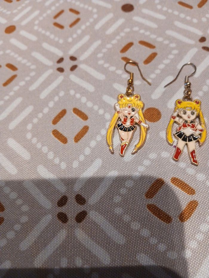 Sailor Moon boucles d'oreilles pièce unique - photo numéro 3