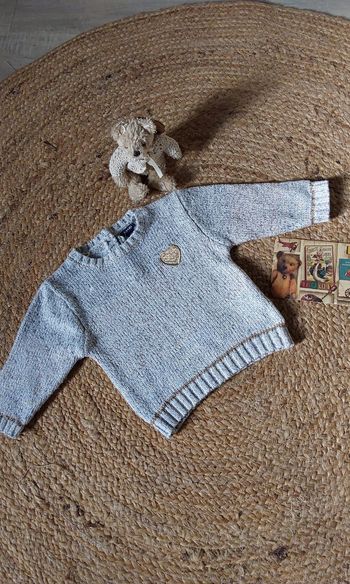 Pull chiné gris beige cœur doré 9/12 mois 76 cm