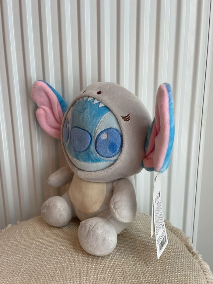 Peluche Disney Stitch requin 🦈 - photo numéro 3