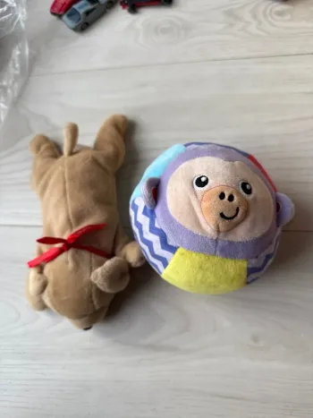 Balle avec hochets intégré et petit chien