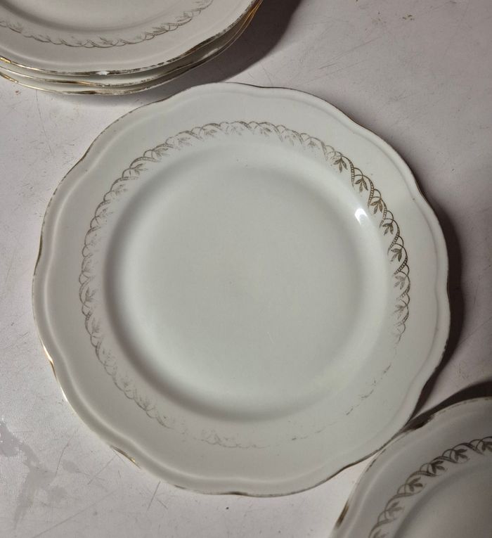 Lot 7 assiettes à dessert en porcelaine fine et dorures SFP société française de porcelaine - photo numéro 5
