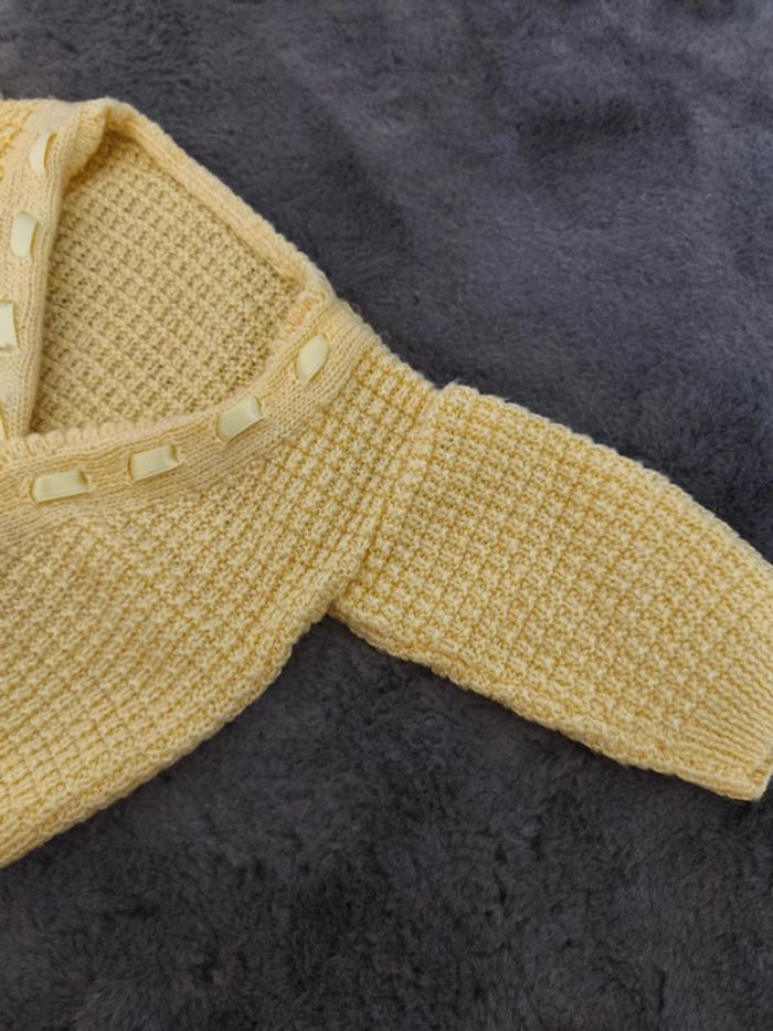 Gilet cache-cœur jaune pâle – 3 mois – Fait main - photo numéro 4