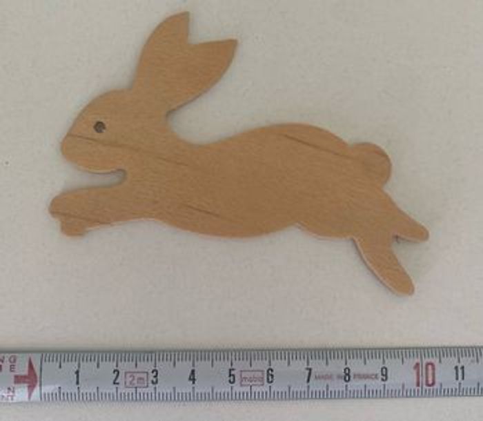 Décoration en bois : lapin pour chambre bébé