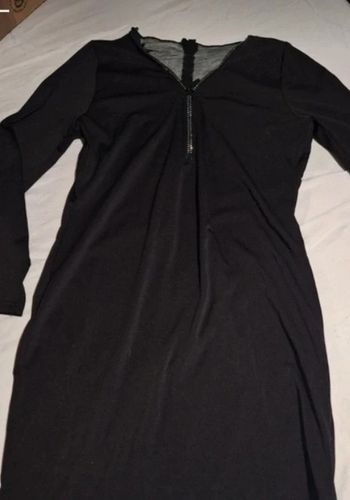 Robe noir dentelle derrière