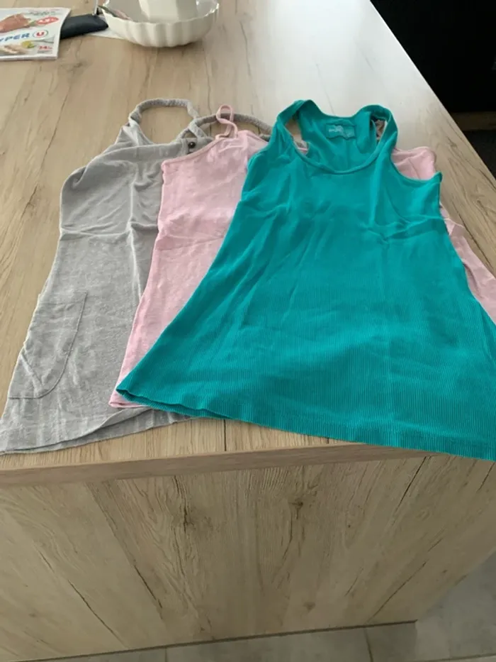 3 débardeurs taille L