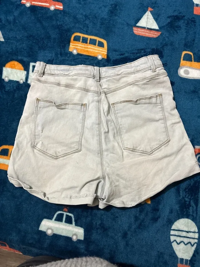 Short M - photo numéro 2
