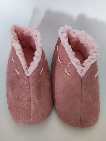 Chaussons rose fausse fourrure t 28