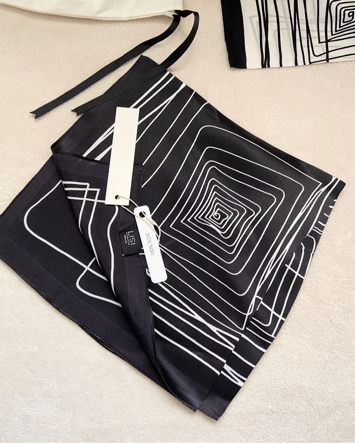 Carré de soie vintage chic 100% soie - photo numéro 3