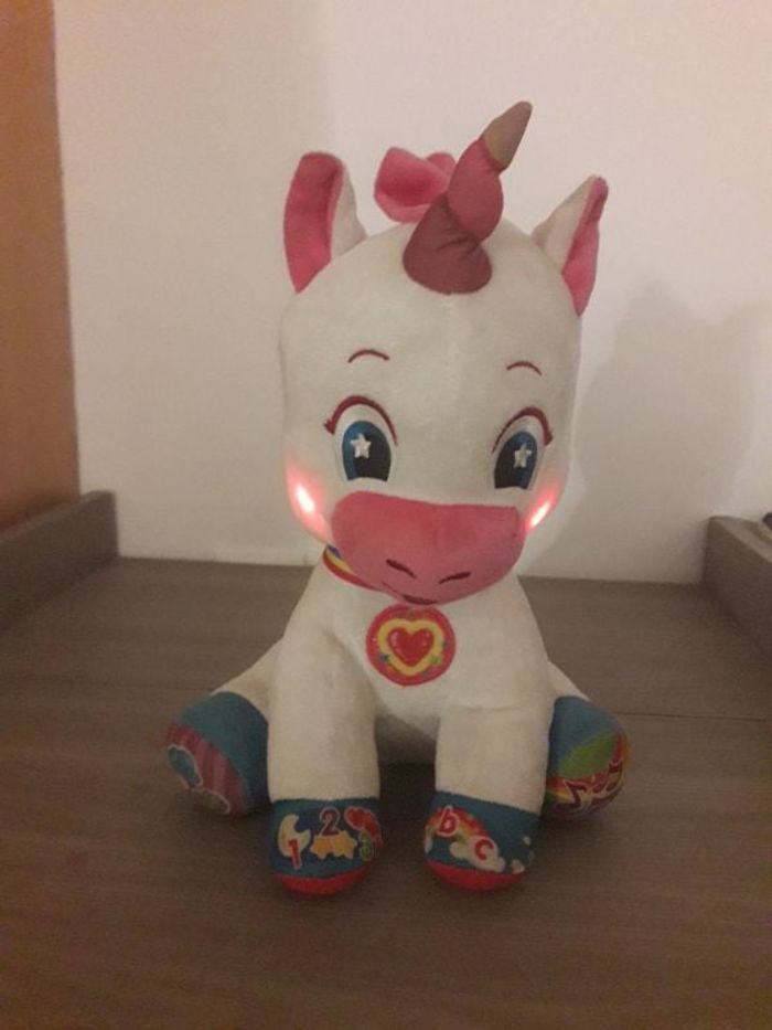 Peluche licorne interactive Clementoni