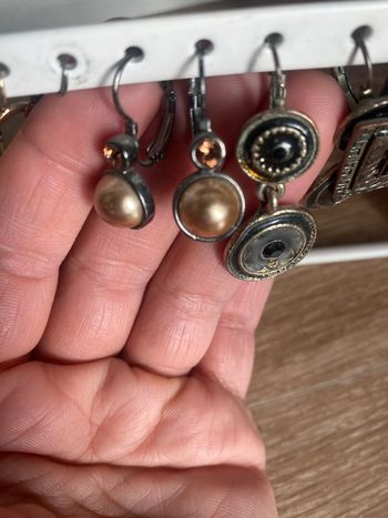 Boucle d’oreille marron