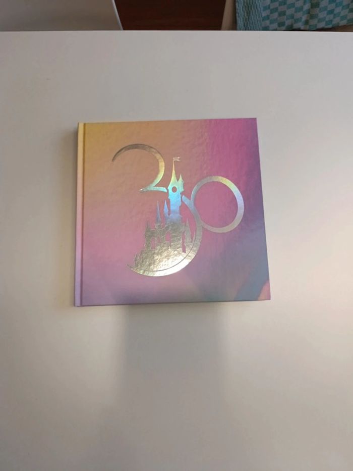 Exclusif! Livre 30 ans cast member Disneyland Paris