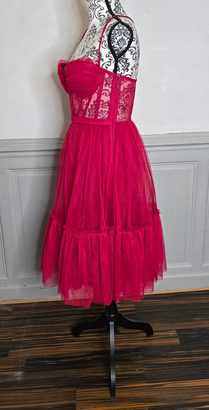 Robe soiree midi en tulle framboise à bustier dentelle et bretelles croisées taille 38 - photo numéro 3