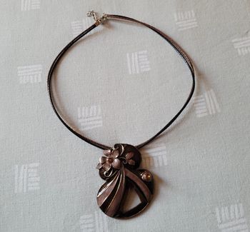 Joli collier fantaisie