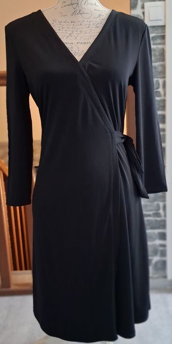 Robe portefeuille fluide mi-longue noire