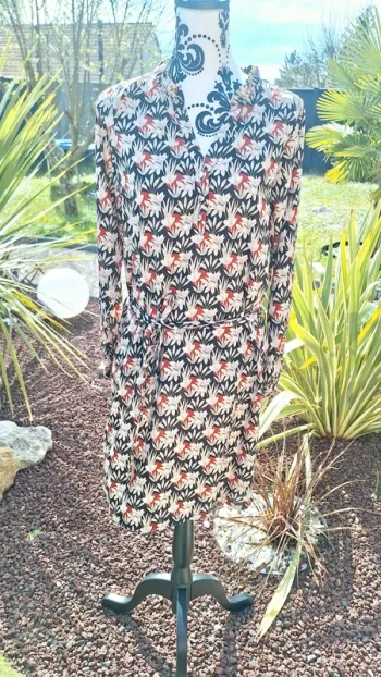 Superbe robe fleurie taille S/M comme neuve