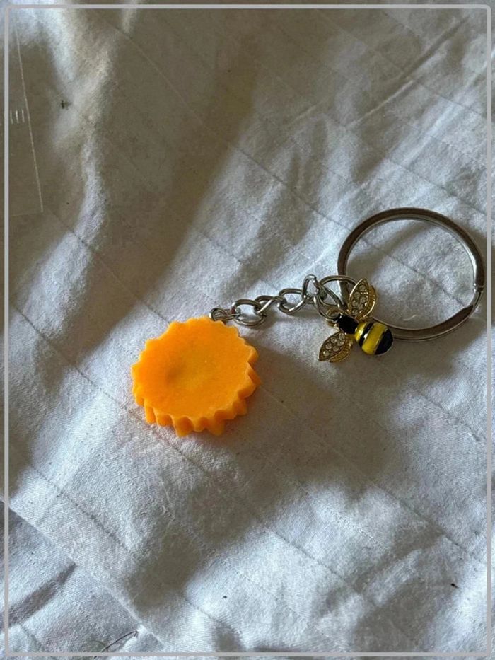 Porte clef tournesol et abeille neuf - photo numéro 3