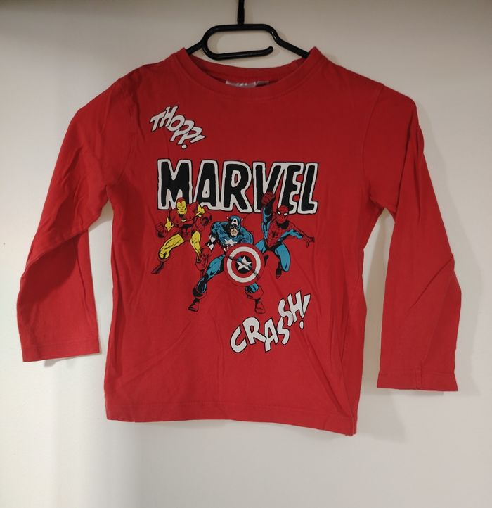 Tee shirt marvel Avengers taille 5 ans