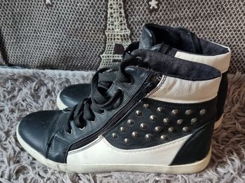 Basket montante avec clous