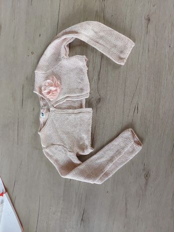 Gilet court rose très clair avec fils dorés, H&M, taille 2 à 4 ans, nickel