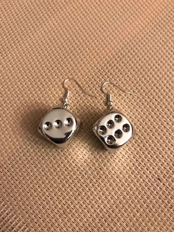 Boucles d’oreilles dés argentés