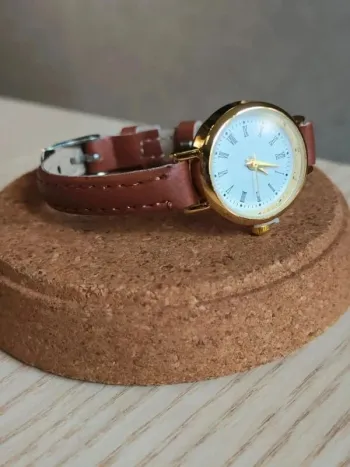 Montre ronde fine, marron, style vintage