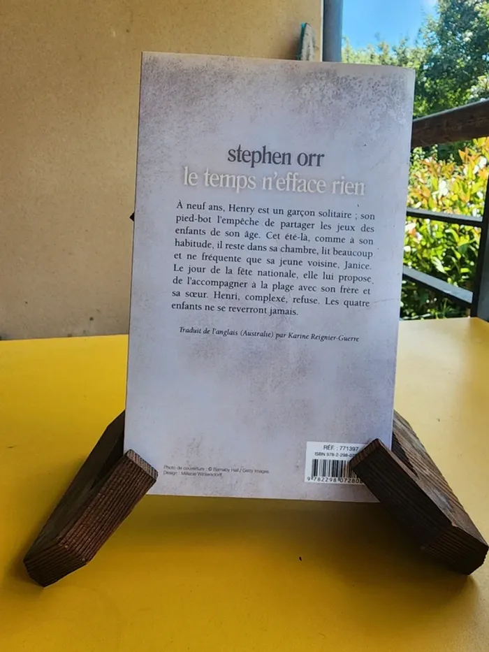 Livre broché "le temps n'efface rien" de Stephen Orr - photo numéro 2