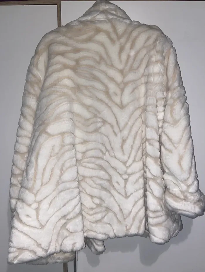 Manteau fausse fourrure beige/crème - photo numéro 4