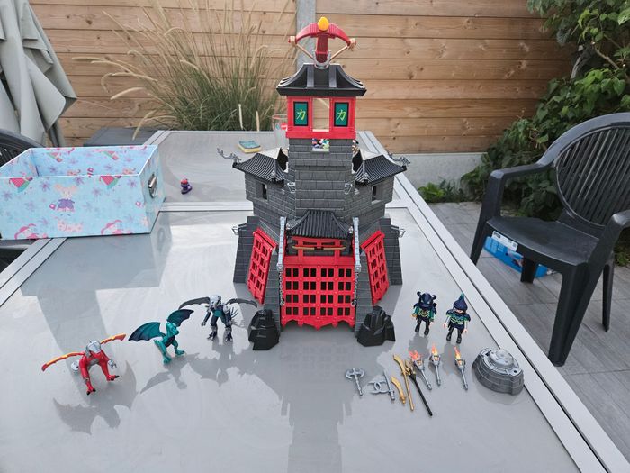Playmobil La citadelle secrète du dragon 5480 + dragon rouge 5463 - chevalier et dragon